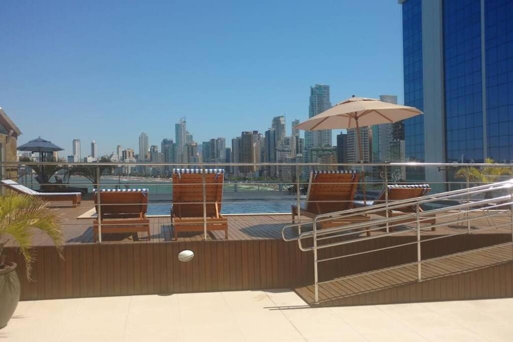 Piscina A Beira-Mar, Tranquilidade E Qualidade No Melhor De Bc Balneário Camboriú 외부 사진